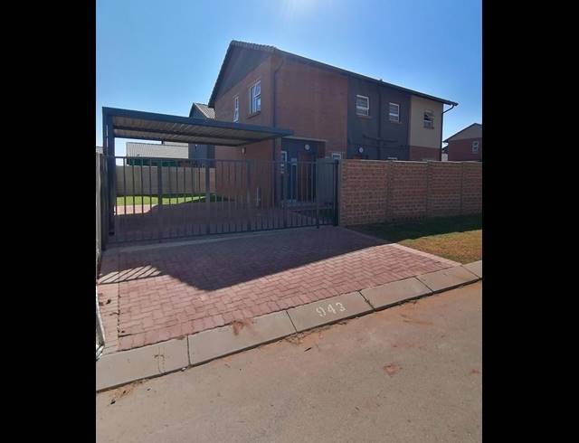 4 BEDROOM TOWNHOUSE FOR SALE IN PARKDENE